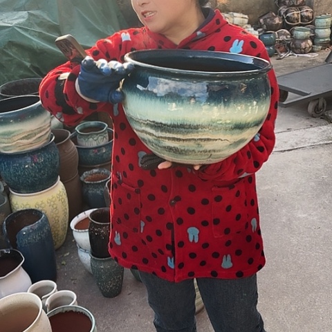 口31高21瑕疵盆子。 