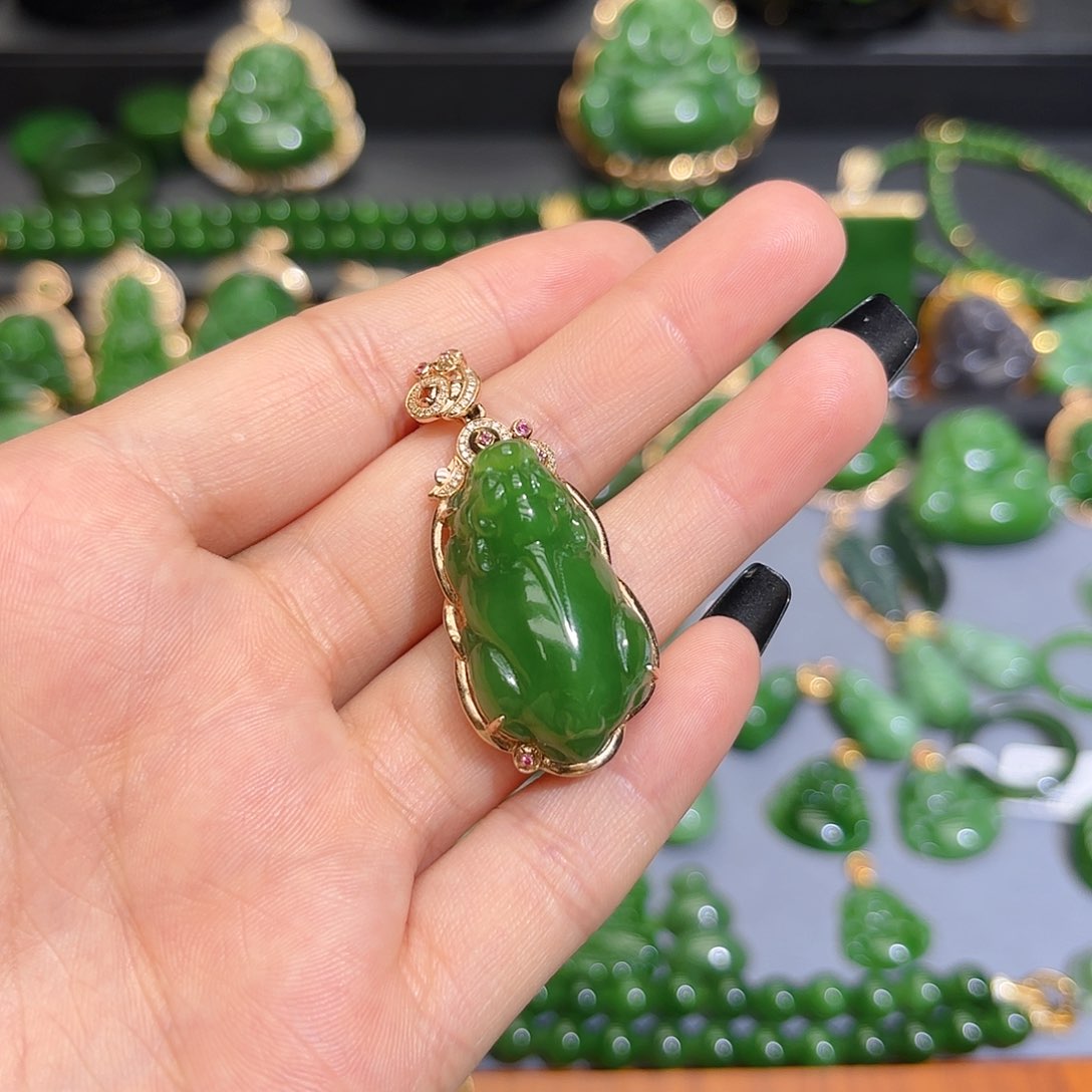 和田玉（碧玉）18K金镶嵌颈饰