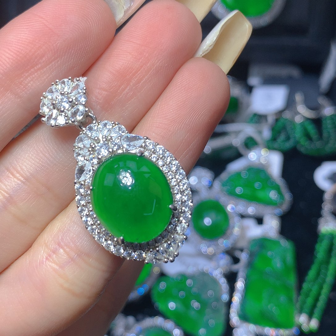 翡翠颈饰银S925镶嵌翡翠