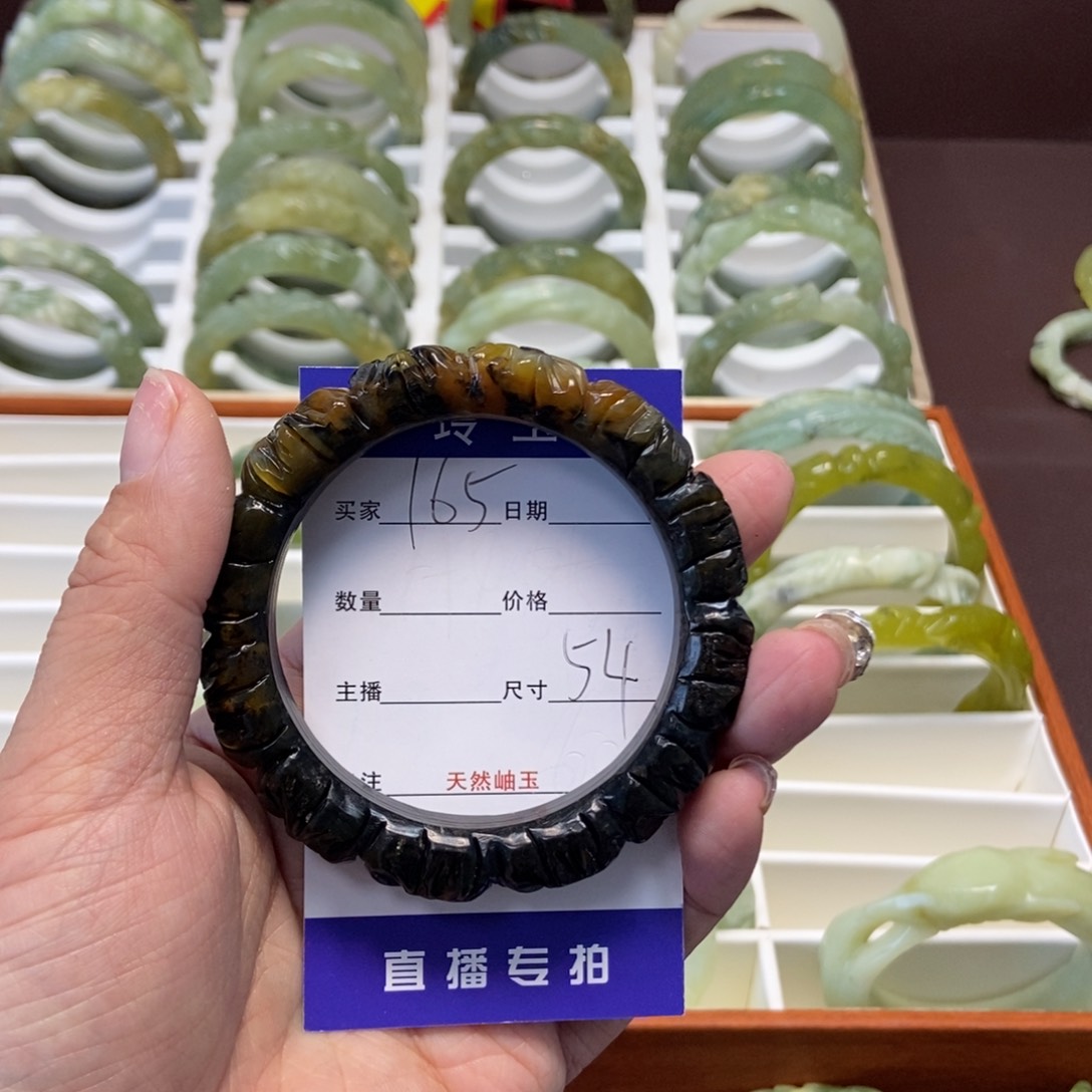 蛇纹石玉手镯未镶嵌