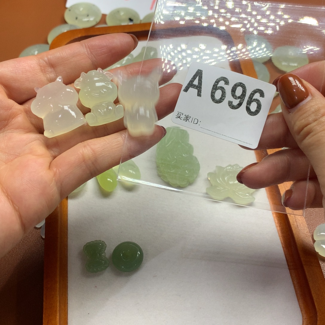 吐****蛇纹石玉未镶嵌岫玉