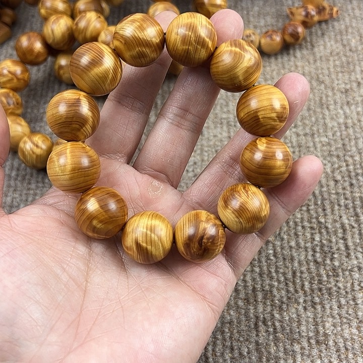 木太行崖柏2.0龙胆闪电。。。。。。