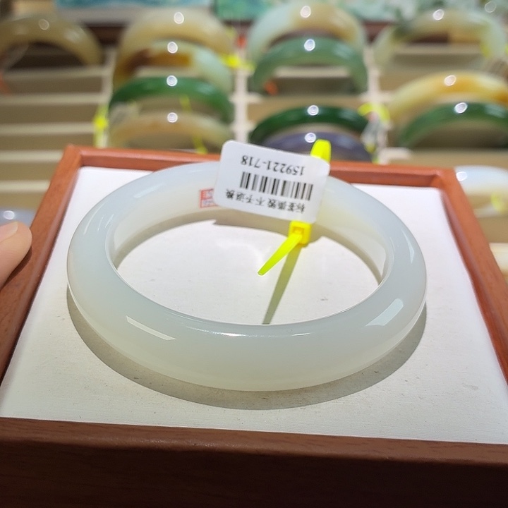 和田玉未镶嵌手镯54+