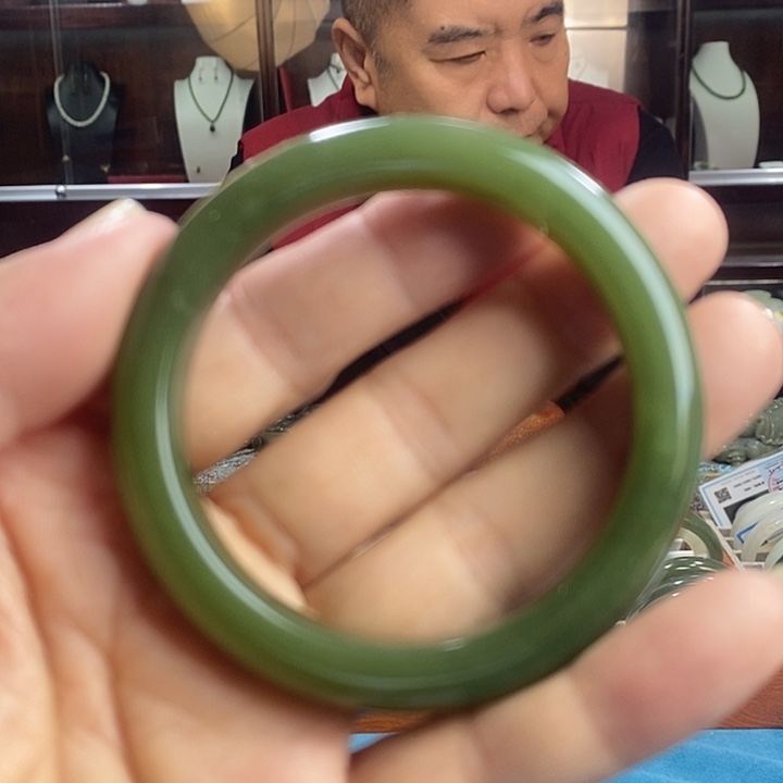 和田玉未镶嵌手镯