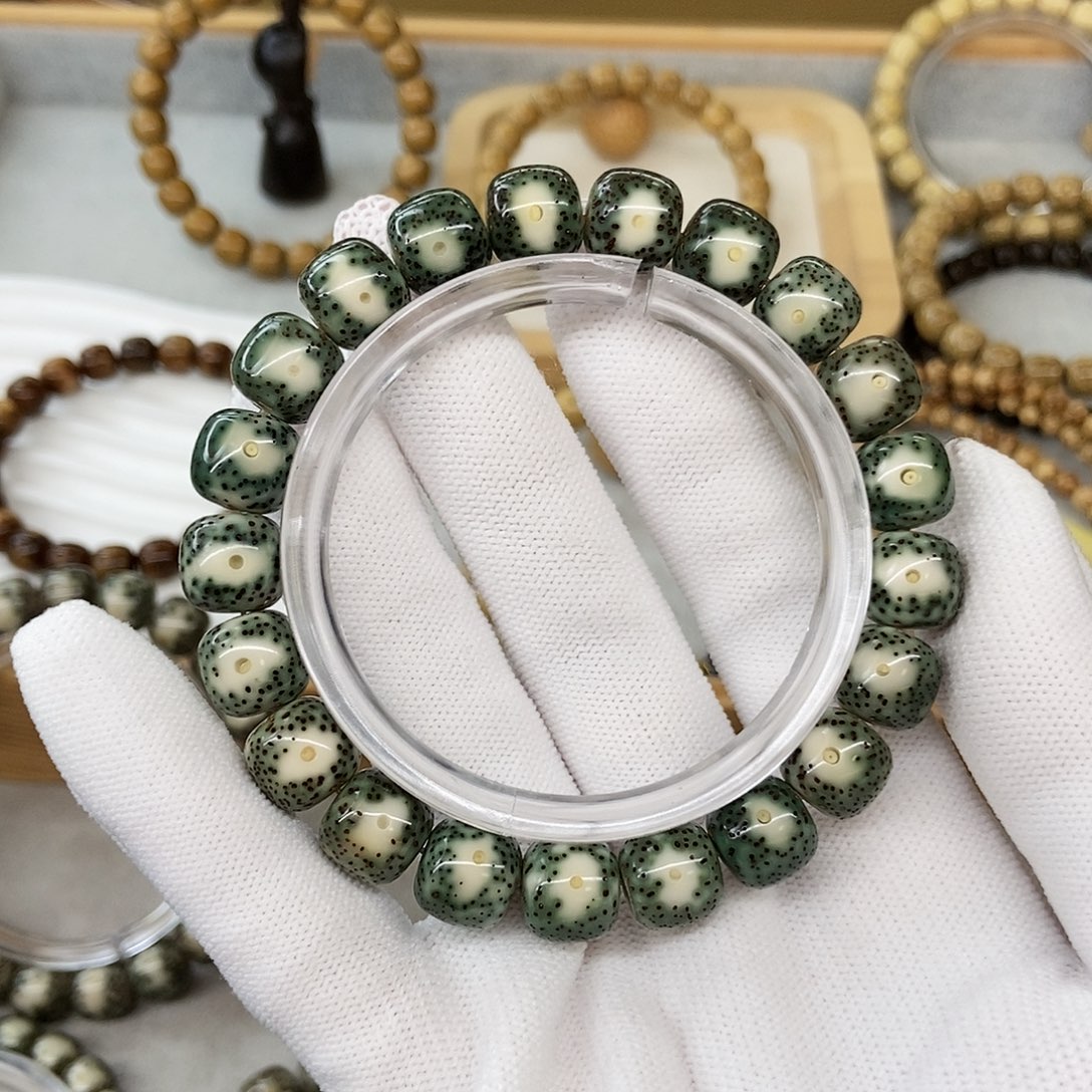 星月菩提手串10.8帝王绿大眼睛
