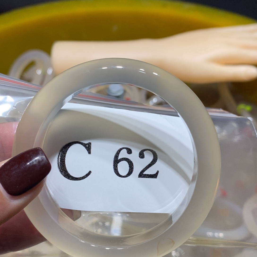 晚***些玛瑙/玉髓未镶嵌手镯