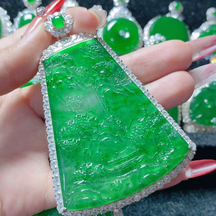 翡翠颈饰银S925镶嵌18。