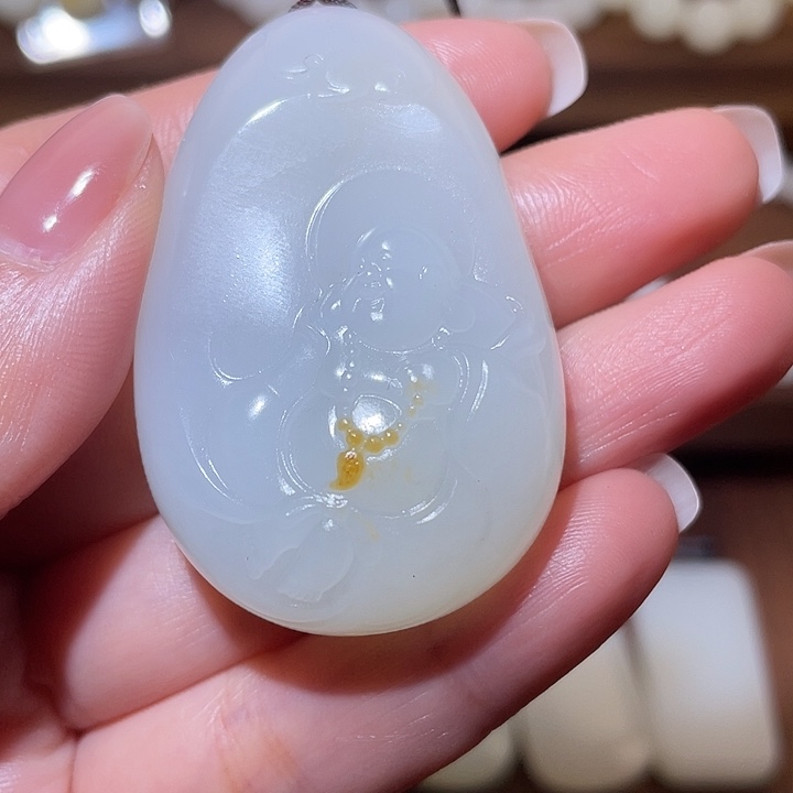 张***》和田玉未镶嵌颈饰