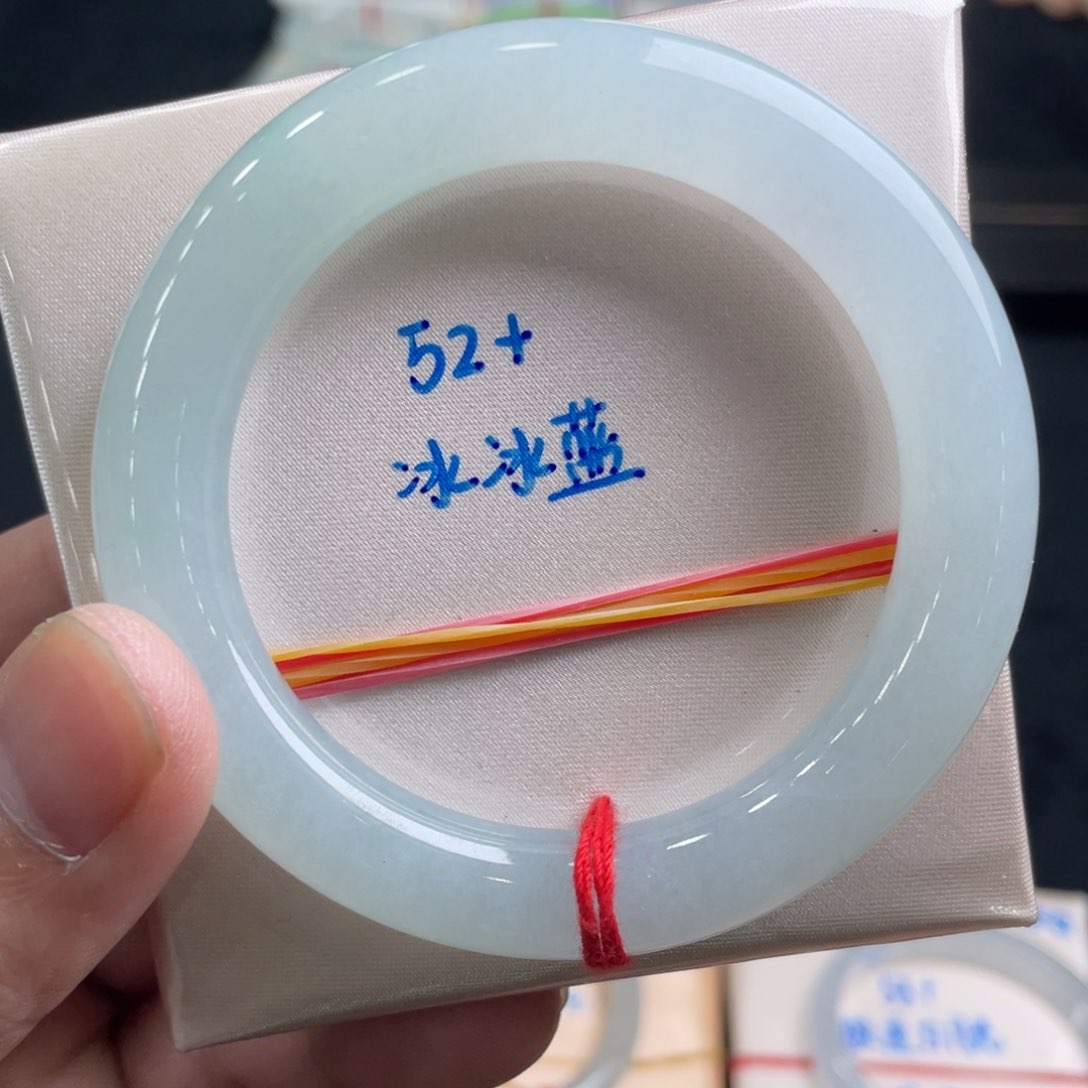 翡翠手镯未镶嵌翡翠手镯