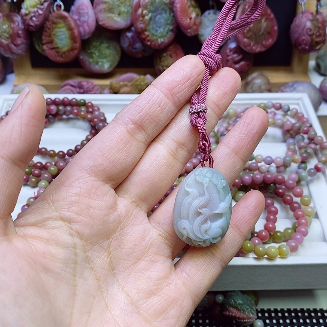 玛瑙/玉髓盐源玛瑙吊坠未镶嵌