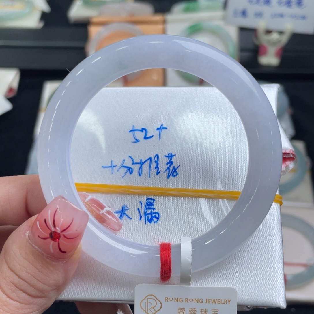 翡翠手镯未镶嵌翡翠手镯