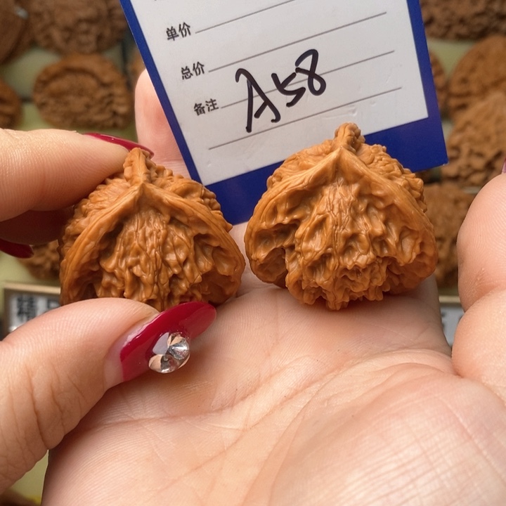 桃核吊坠鲸****?三棱三棱