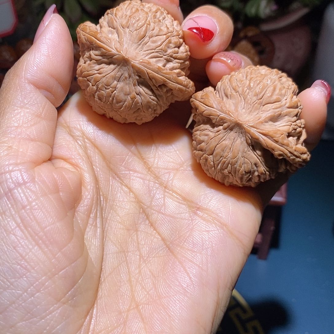 文玩核桃把件花****842泥鳅背