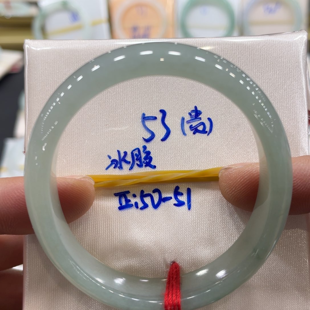 翡翠手镯未镶嵌翡翠手镯