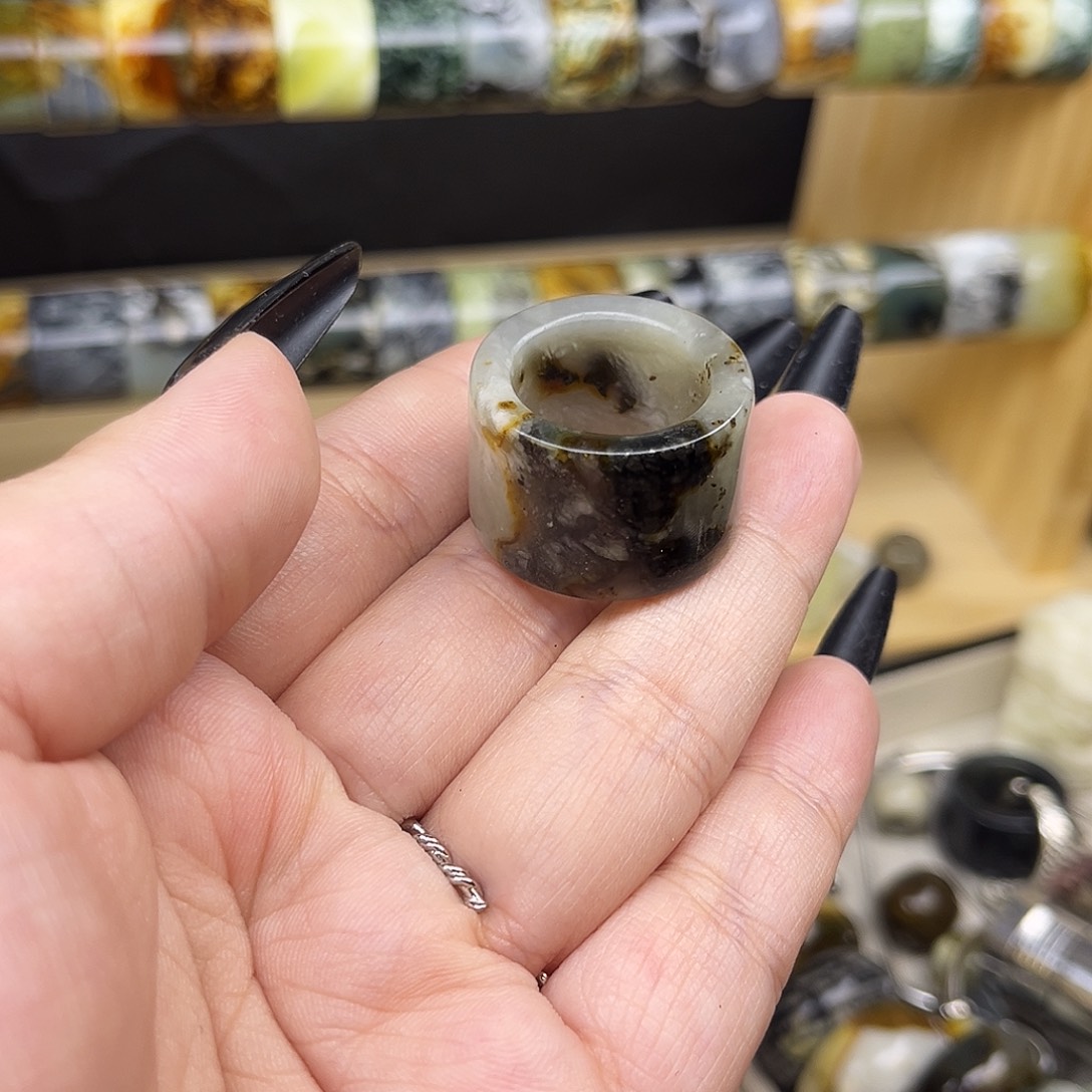 一***️岫玉未镶嵌戒指阔18.3