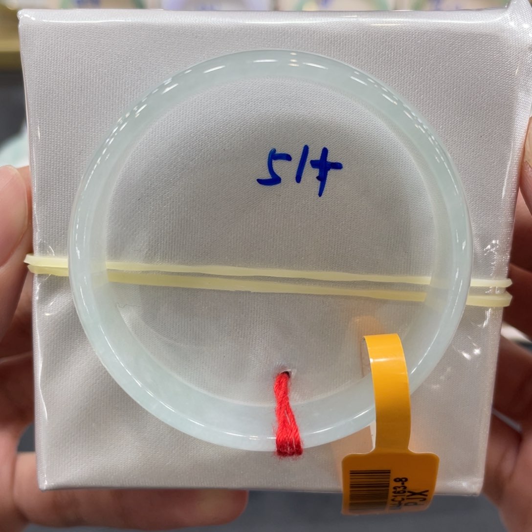 翡翠手镯未镶嵌翡翠手镯