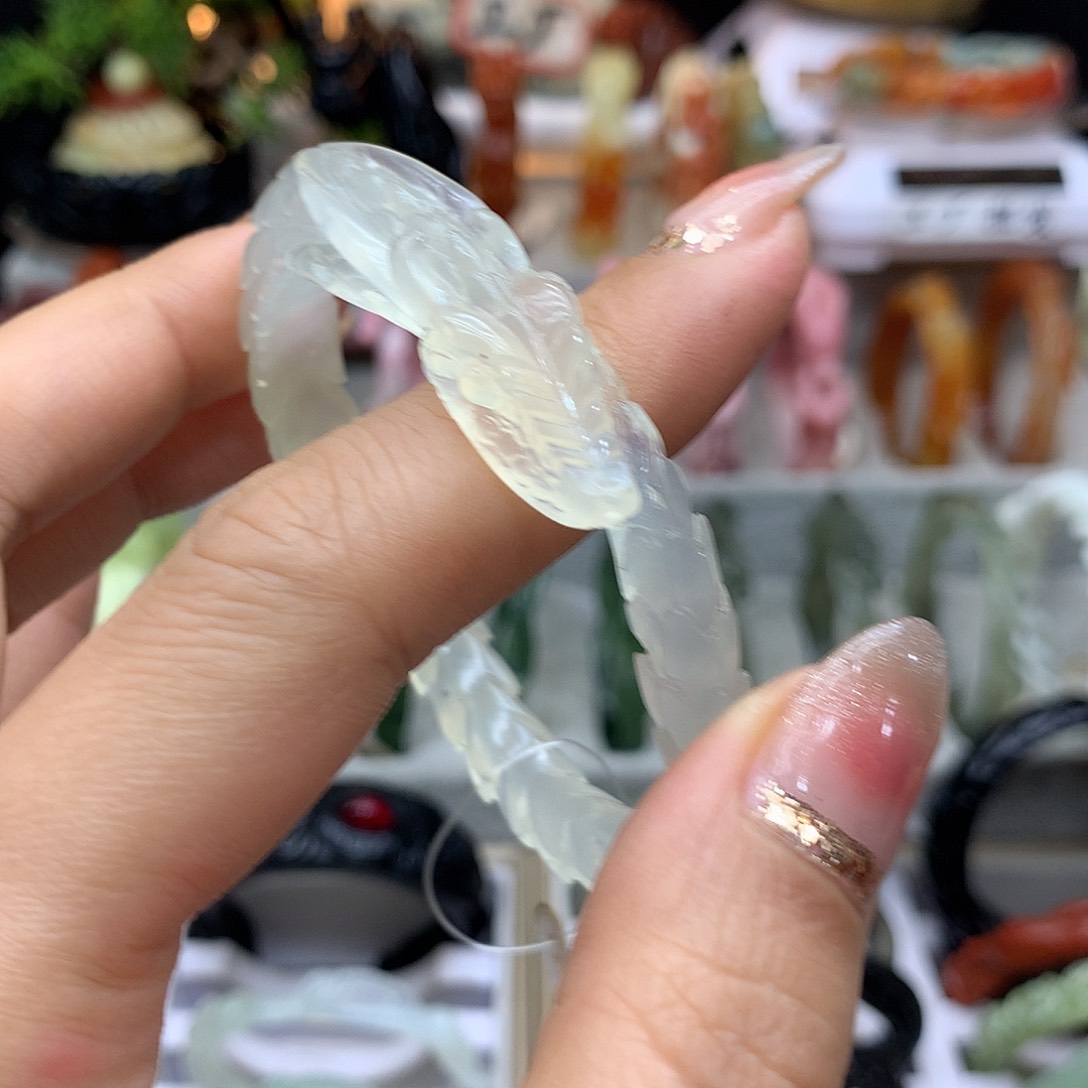 蛇纹石玉未镶嵌手镯风***?