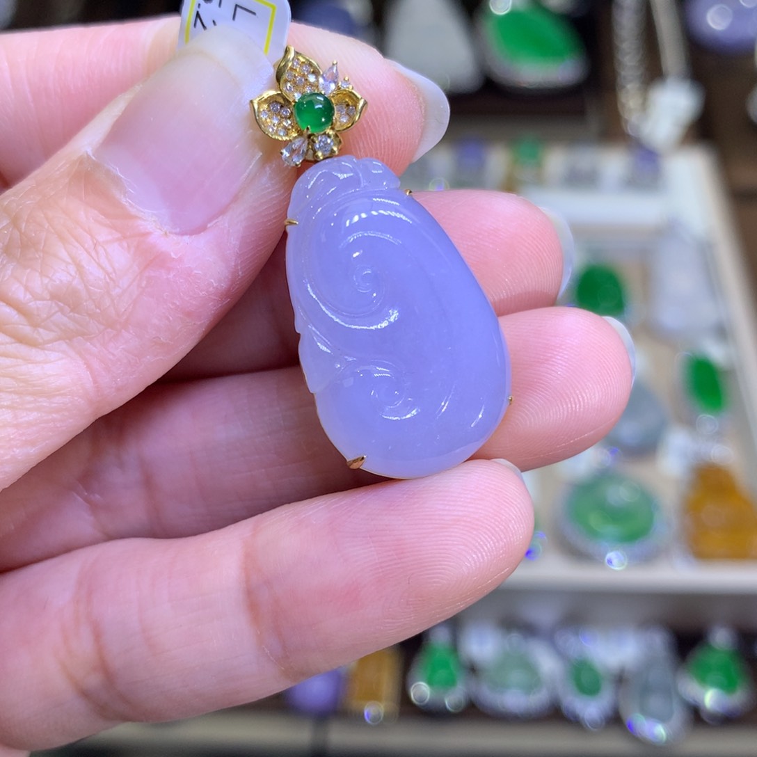 翡翠18K金镶嵌颈饰翡翠