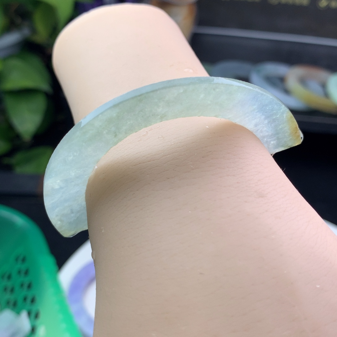 定制翡翠翡翠未镶嵌翡翠玉黄半镯