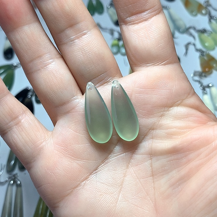 蛇纹石玉未镶嵌耳环