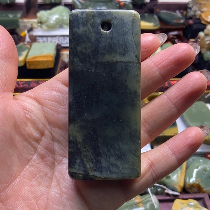 未镶嵌岫岩老玉（透闪石质玉）把件