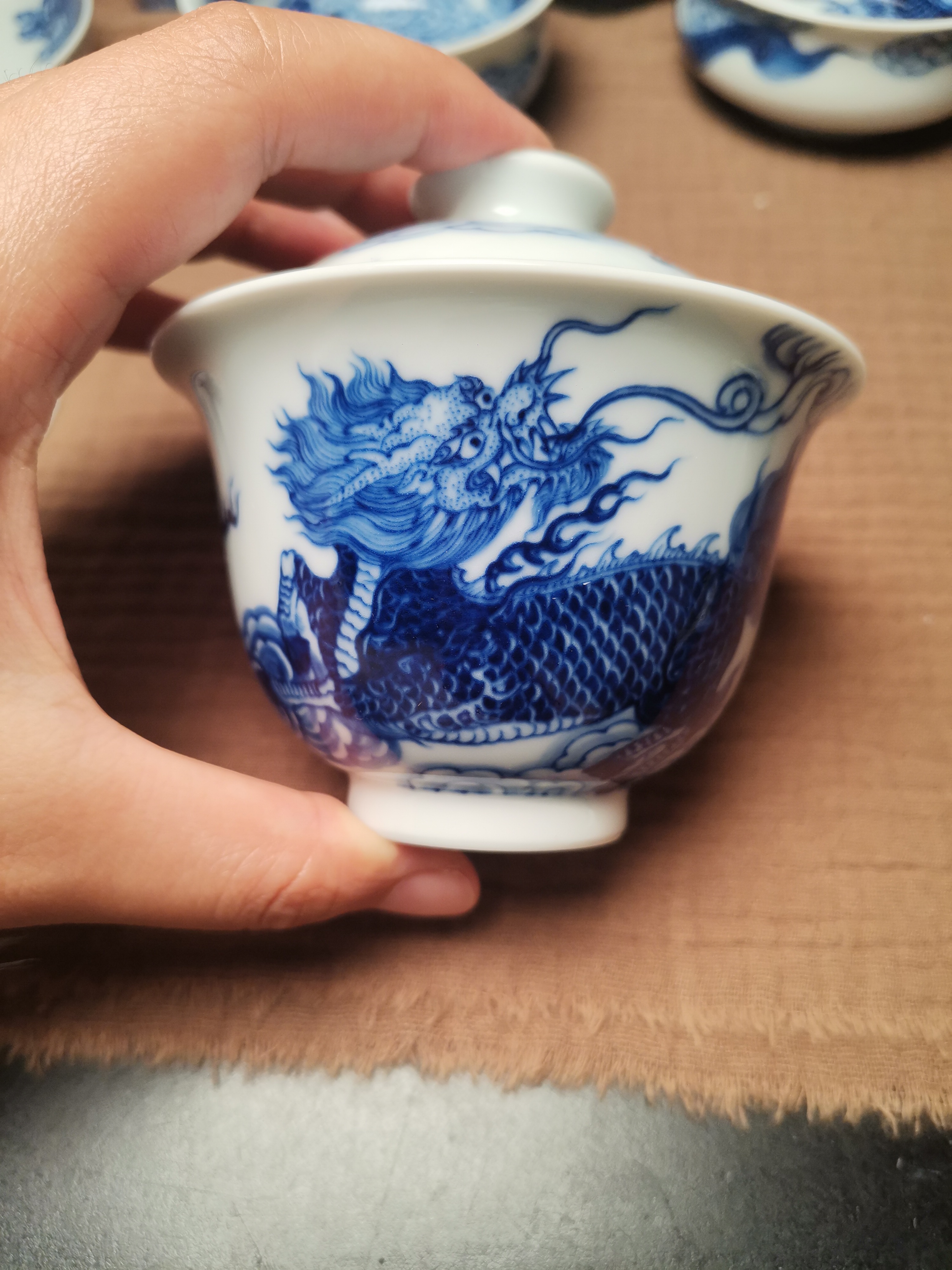 景德镇手绘麒麟元宝盖碗