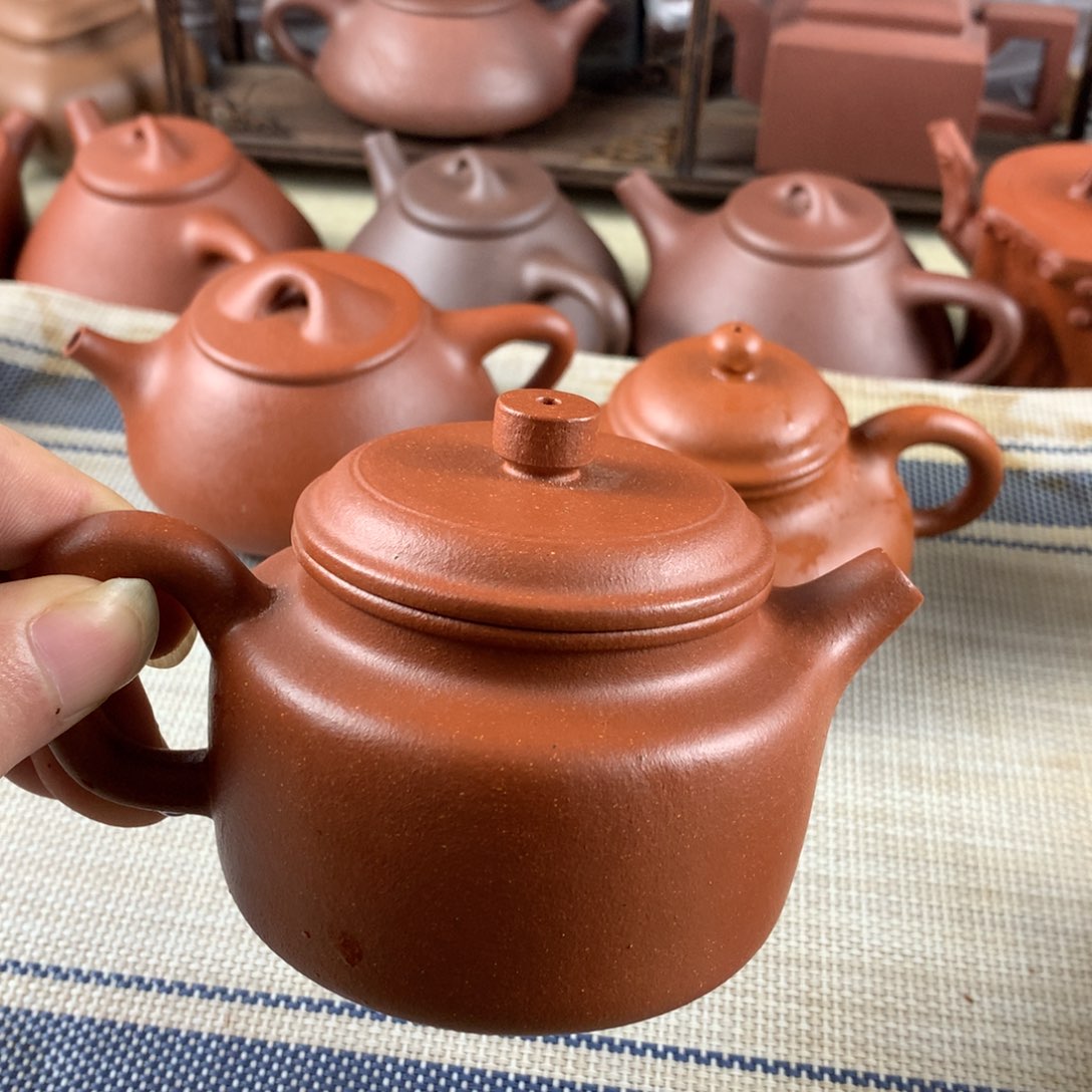 紫砂茶壶宝山红降坡