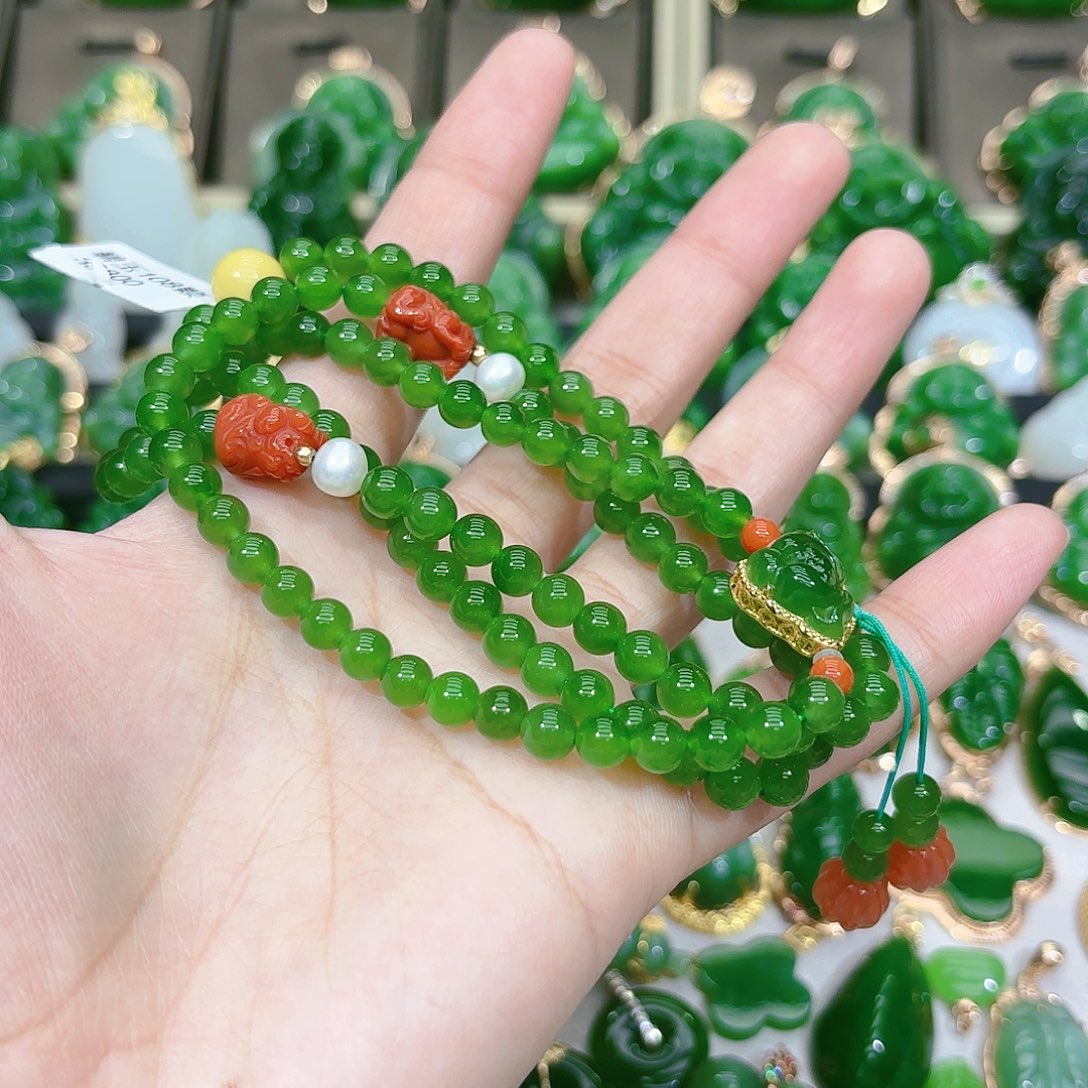 和田玉（碧玉）颈饰18K金镶嵌卡六果绿108