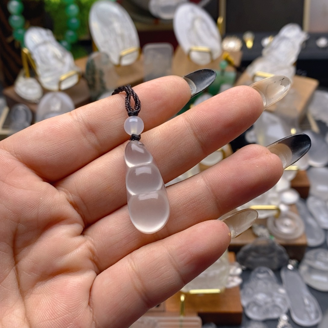 石英质玉颈饰未镶嵌