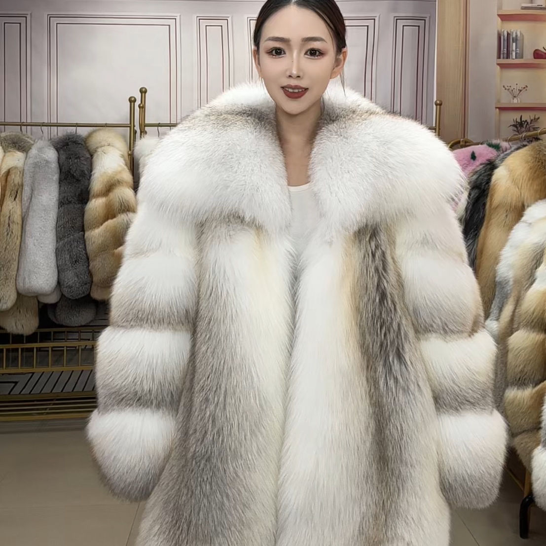 日灰白整皮方领马蹄袖2024秋冬新品高端皮草狐狸毛女士皮草外套