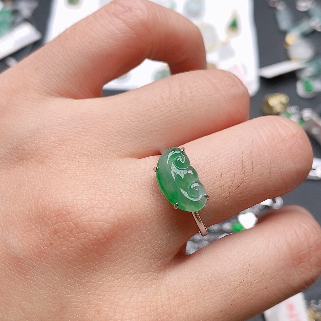 翡翠银S925镶嵌颈饰飘花如意戒指