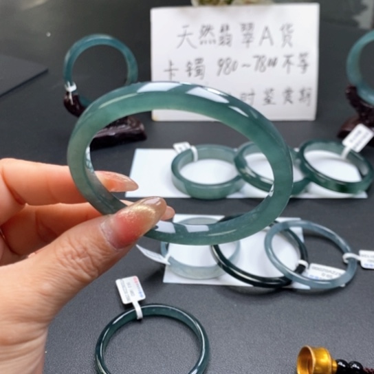 翡翠手镯未镶嵌?*海