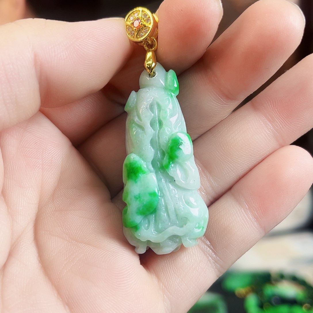 翡翠颈饰未镶嵌吊坠