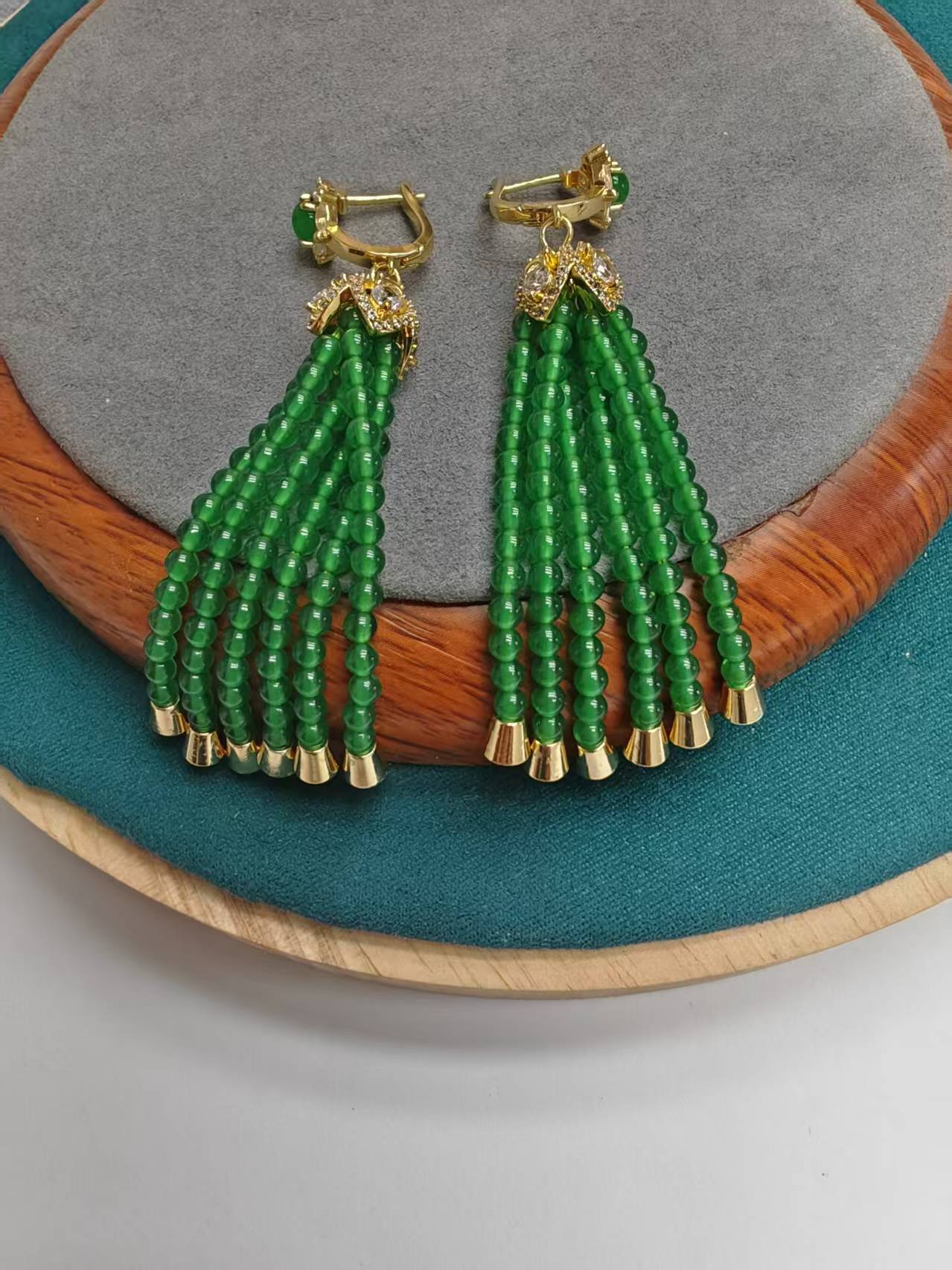 【私人订制】高品时尚气质辣绿流苏耳坠