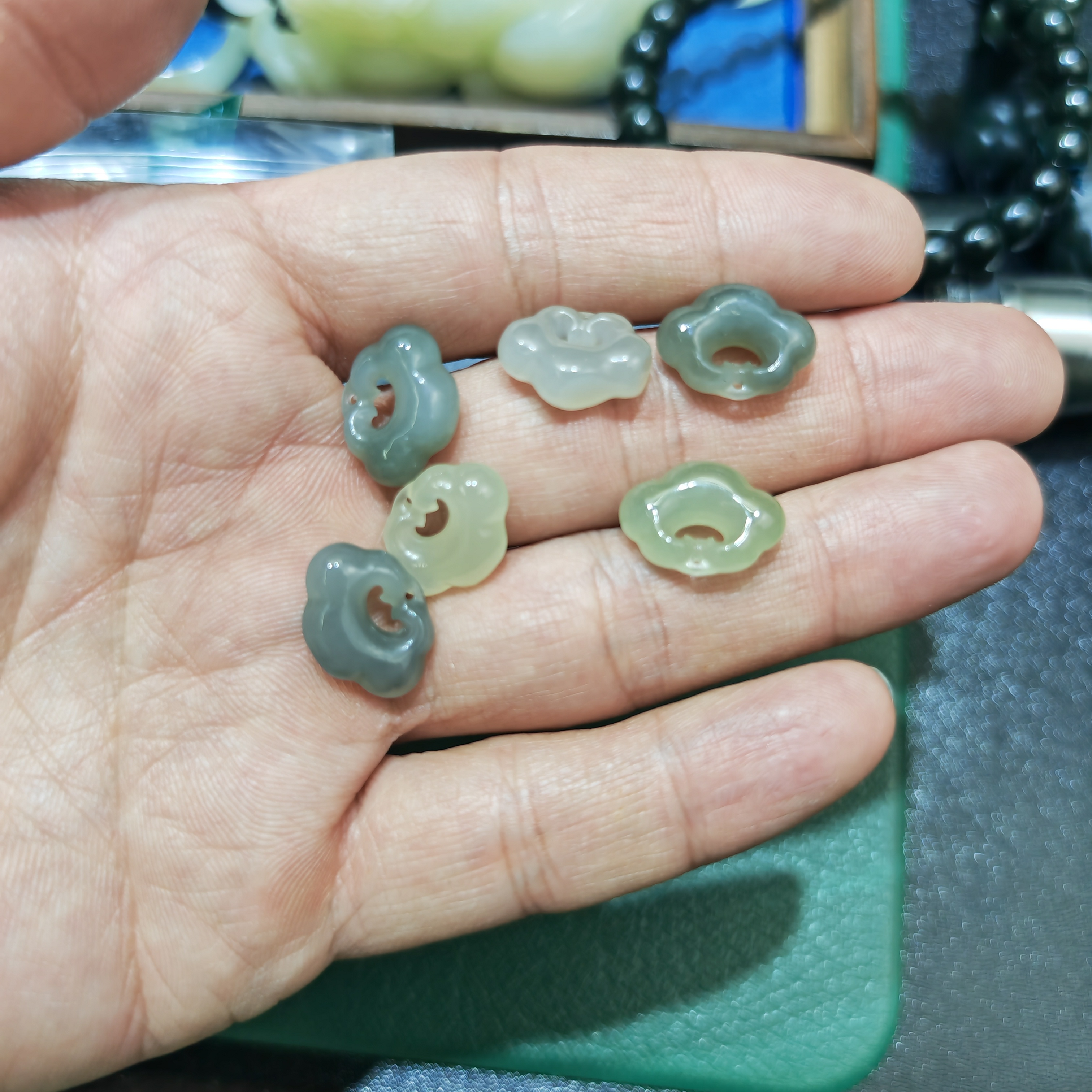 和田玉且末料平安锁吊坠精美大气玉石配饰拍一发一