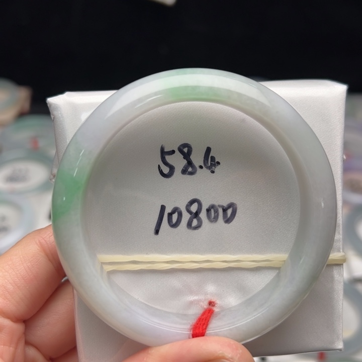 翡翠未镶嵌手镯（圆镯）