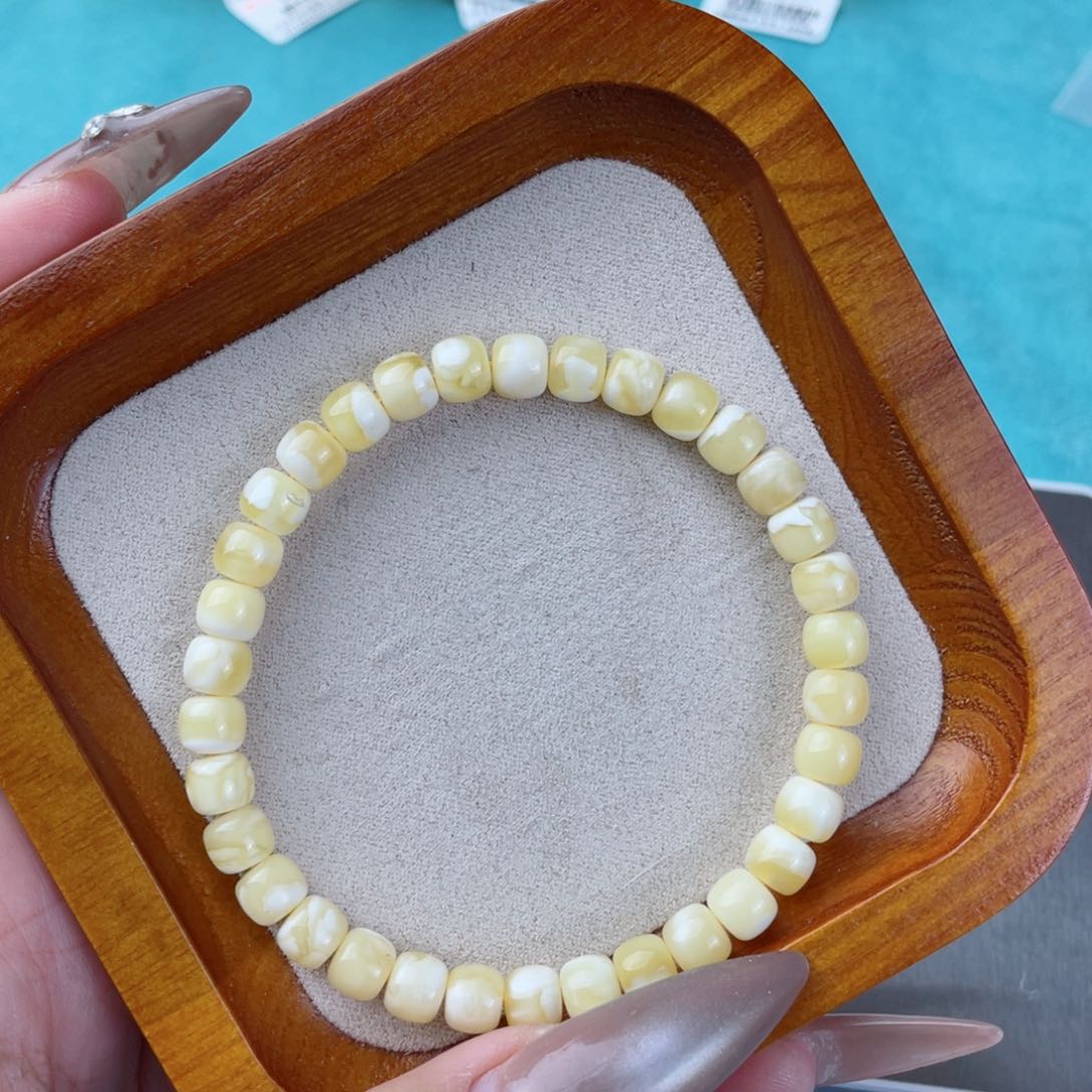 蜜蜡裸石未镶嵌蜜蜡18