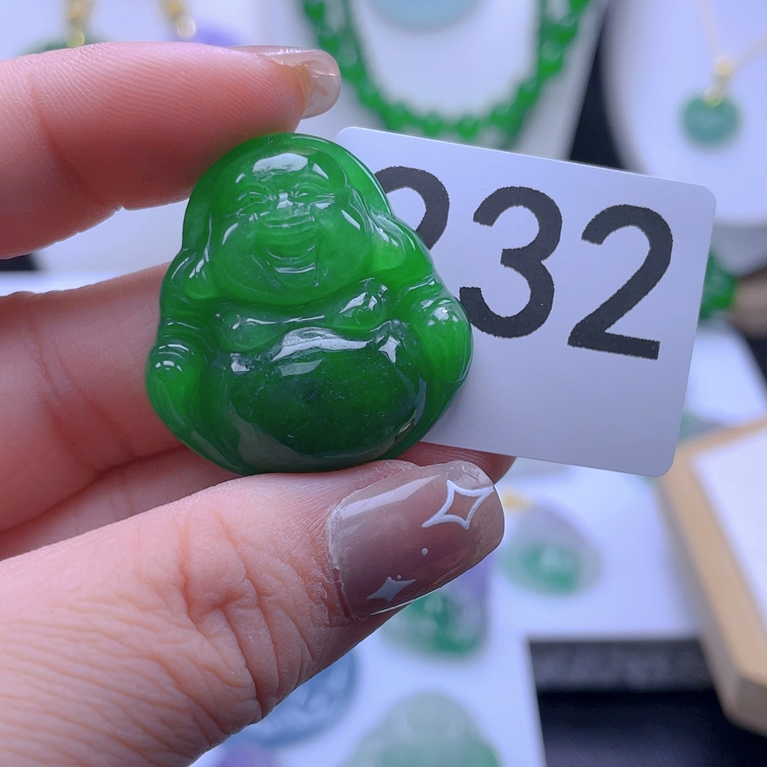 翡翠吊坠(赠链)未镶嵌