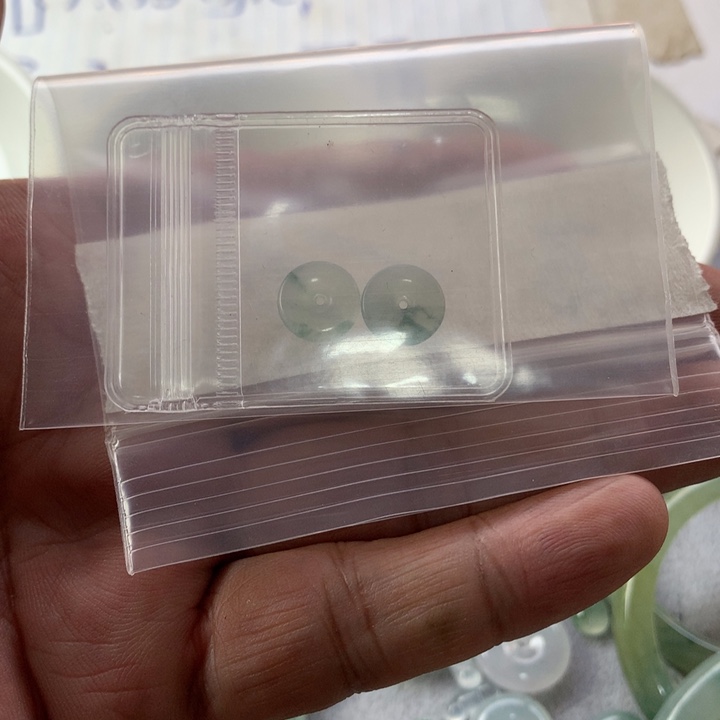 定制翡翠未镶嵌小**茶翡翠