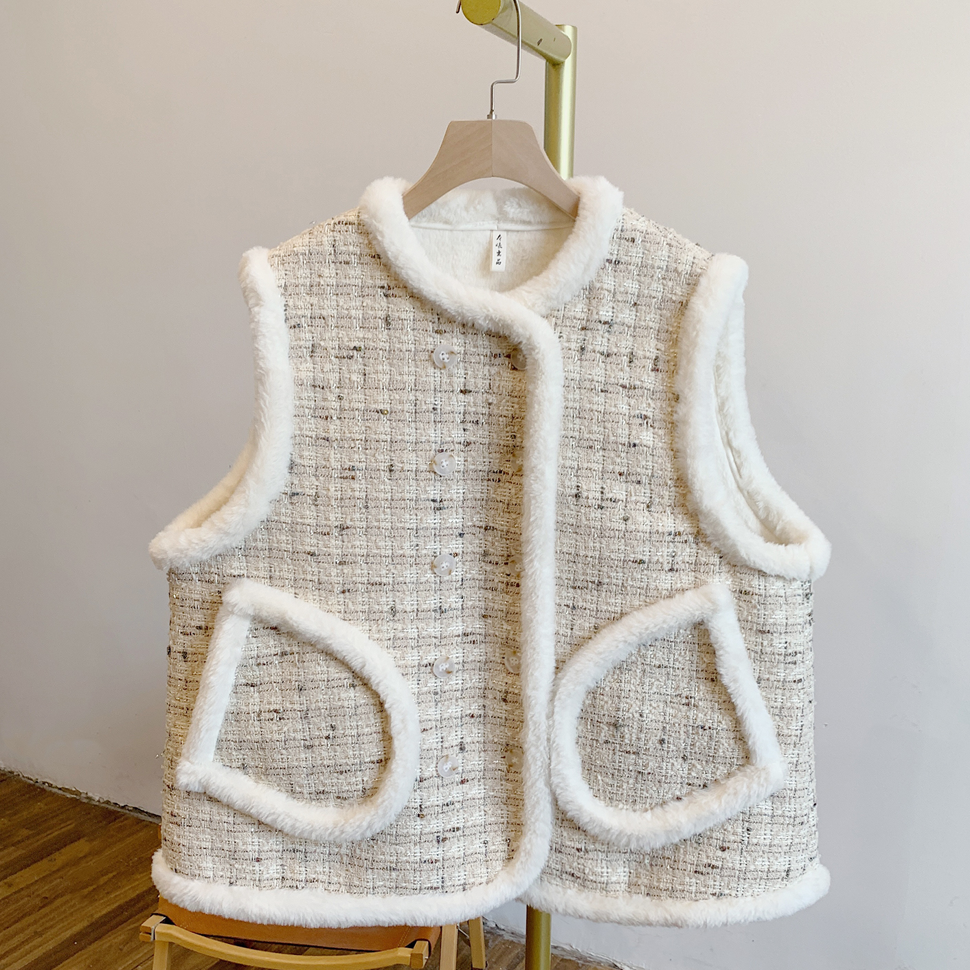 挽月Y4067加绒亮丝编织纹毛条双排扣圆领马甲