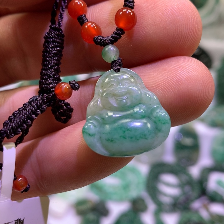 独山玉未镶嵌颈饰