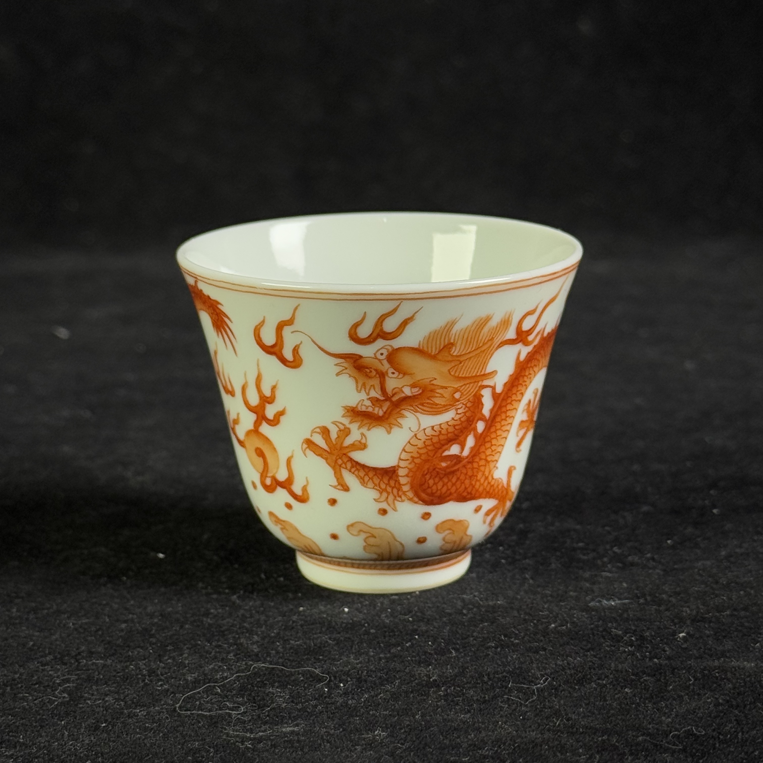 Y矾红彩双龙戏珠纹铃铛杯