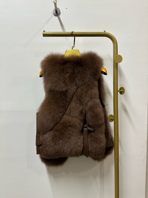 女士毛领暗扣厚款保暖法式短款毛马甲女装上衣马夹