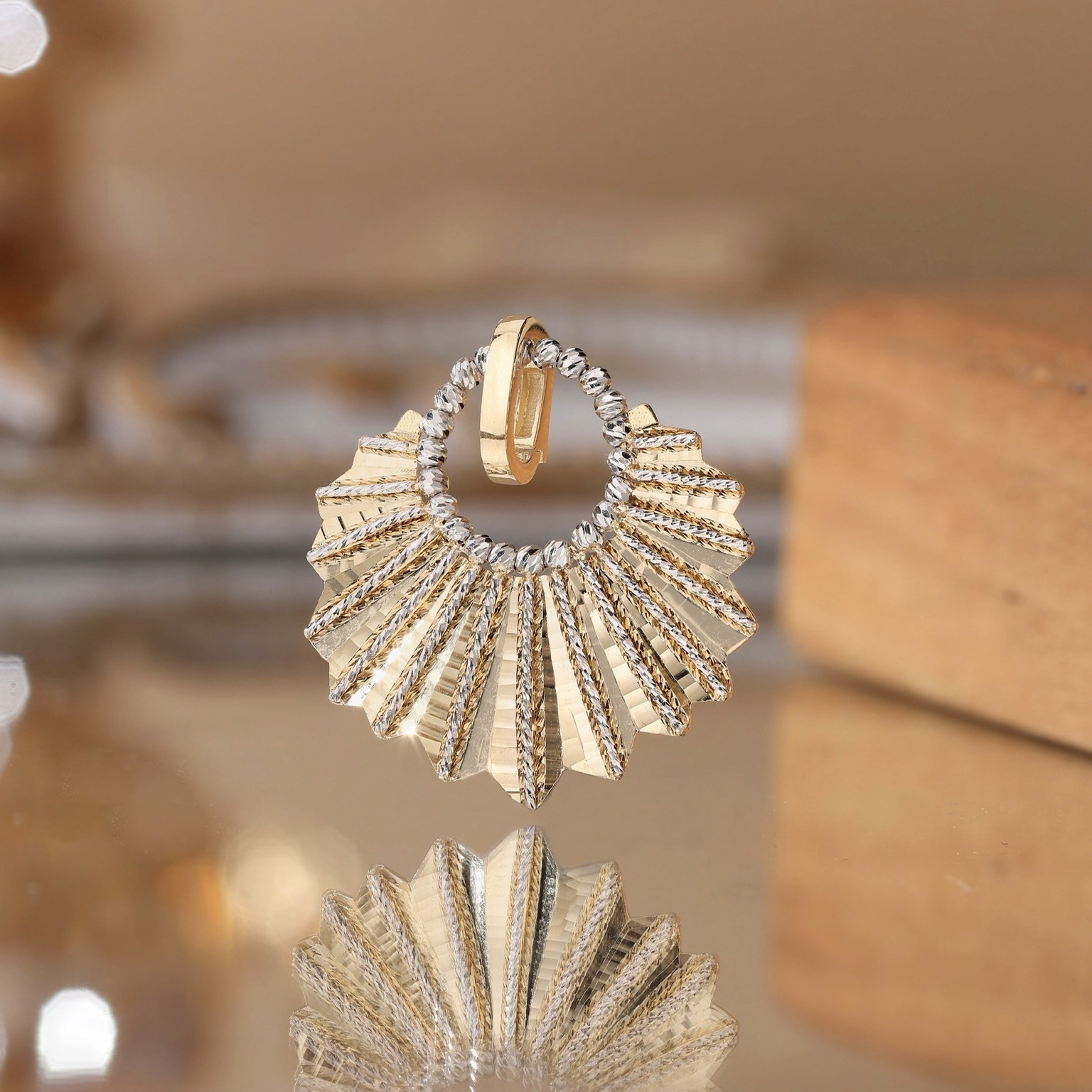 意大利进口18K金双色太阳花吊坠23MM气质轻奢时尚百搭复古法式