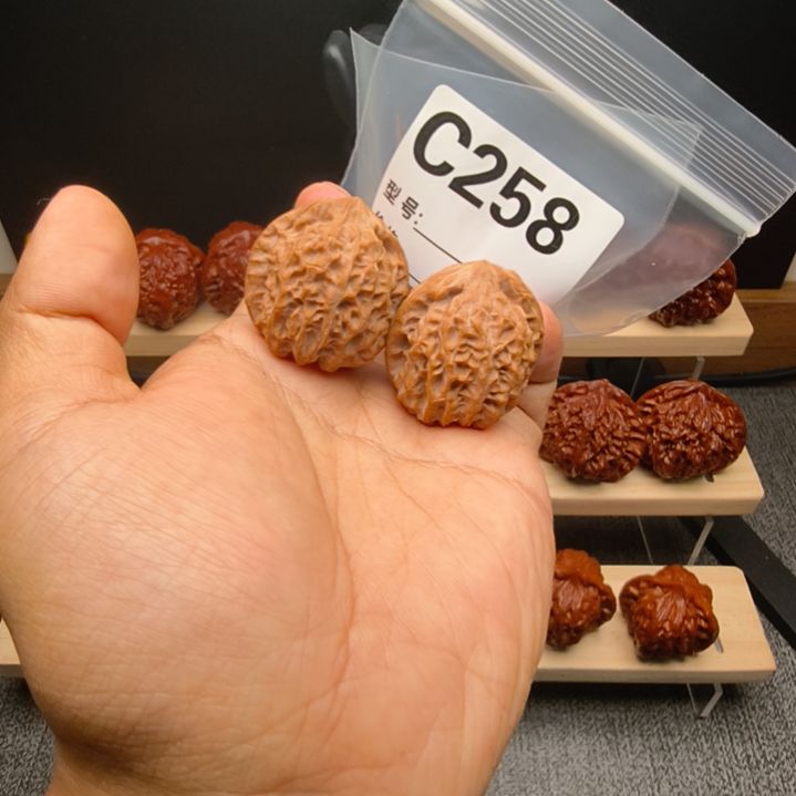 文玩核桃吊坠34狮子头c258