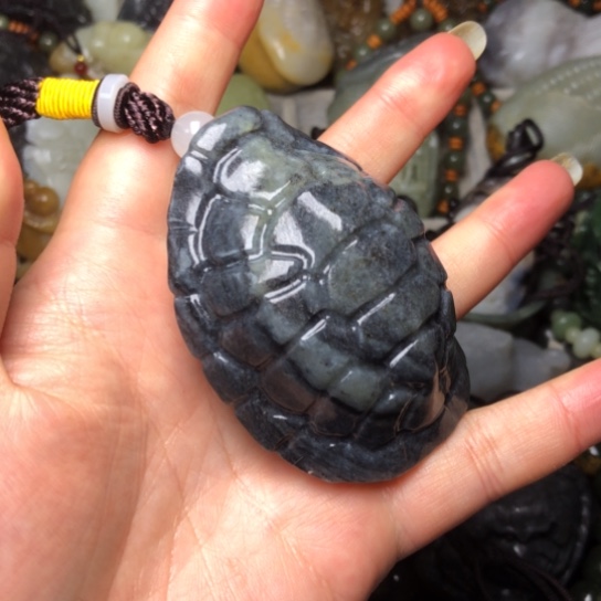 和田玉未镶嵌把件