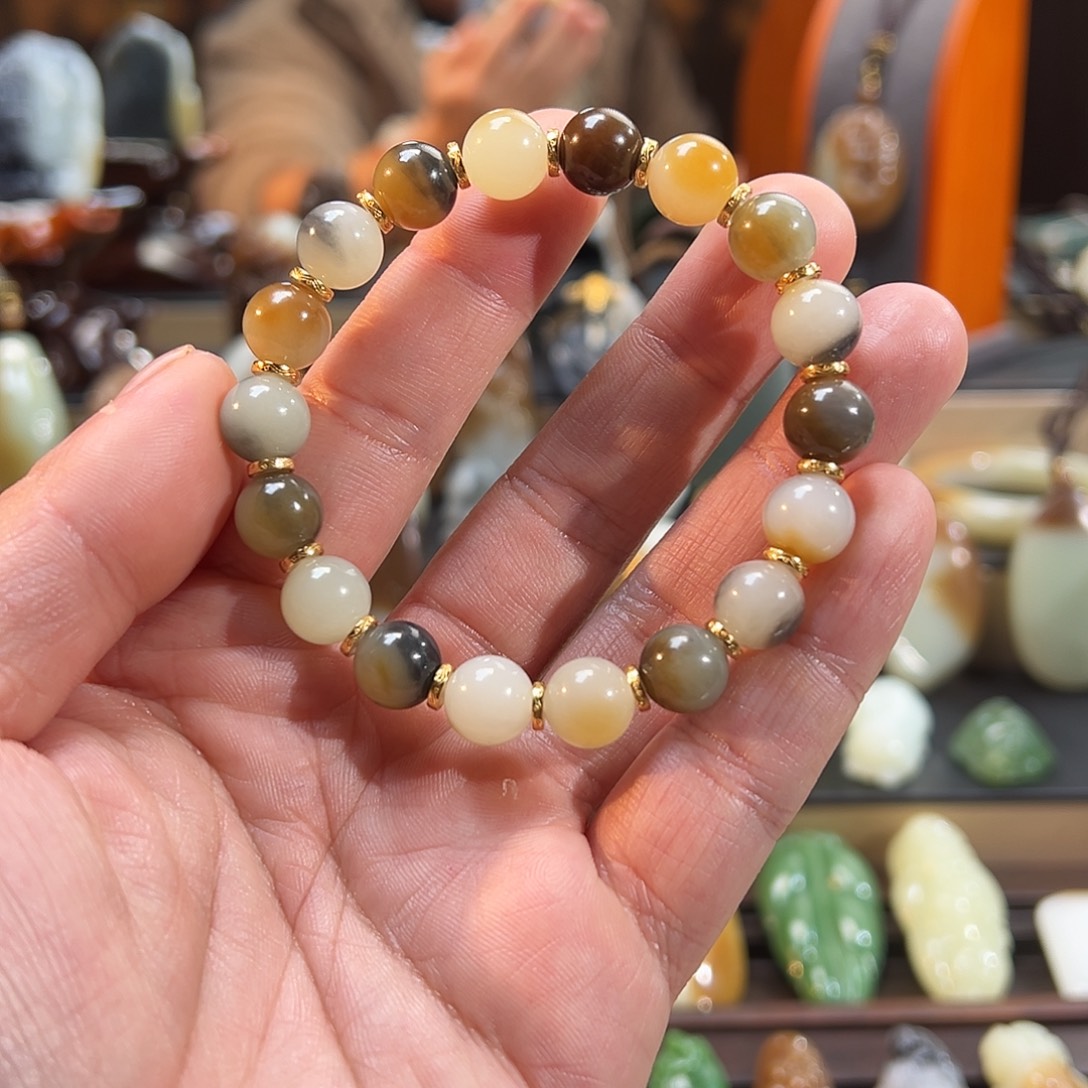 轩***E和田玉未镶嵌颈饰