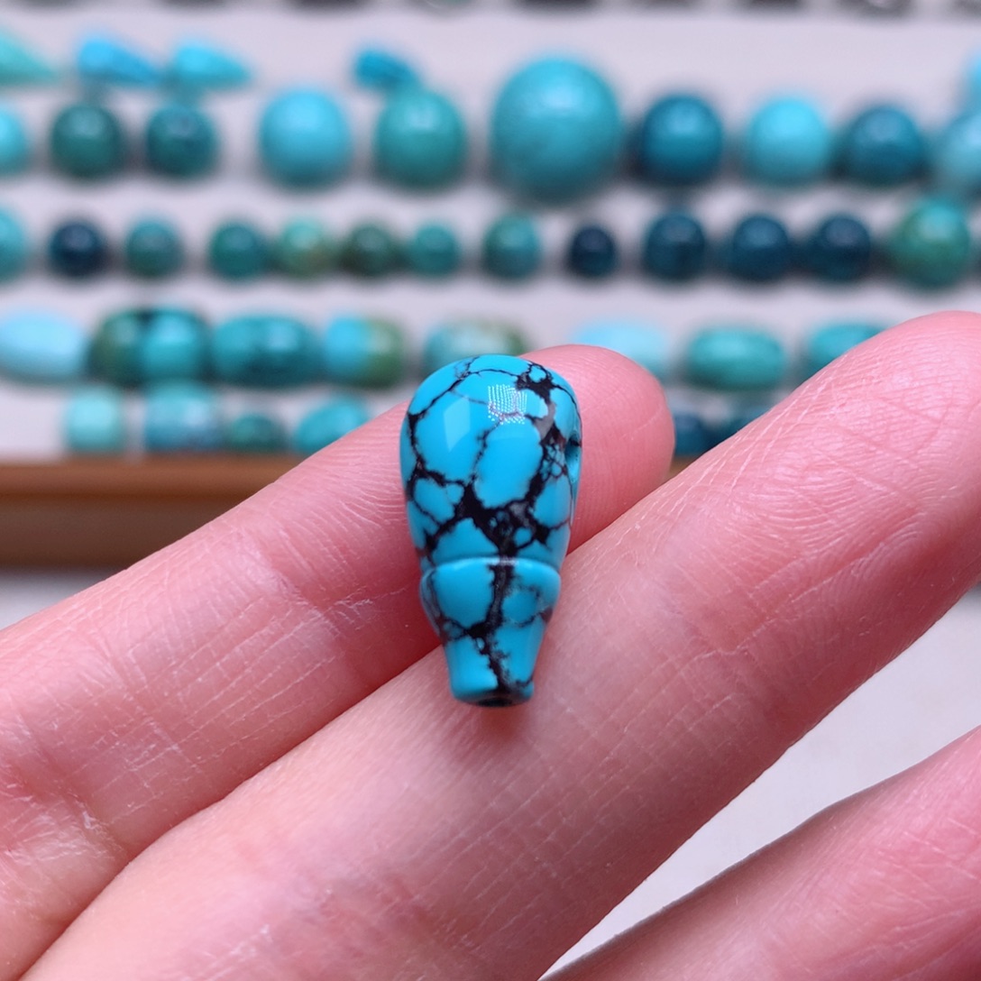 绿松石颈饰未镶嵌青**铭