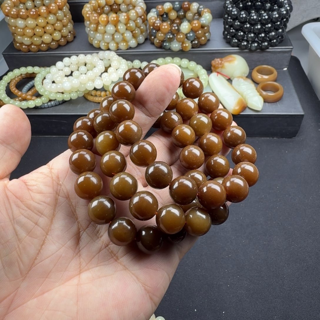 和田玉未镶嵌手链一品多发 轻微色差 拍一发一