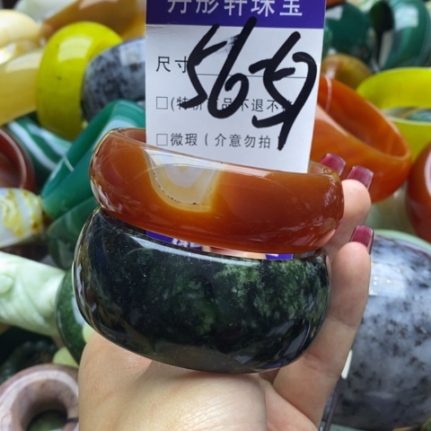 蛇纹石玉手镯未镶嵌